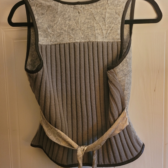 HUGO BOSS Wool/poly Vest - Picture 2 of 10